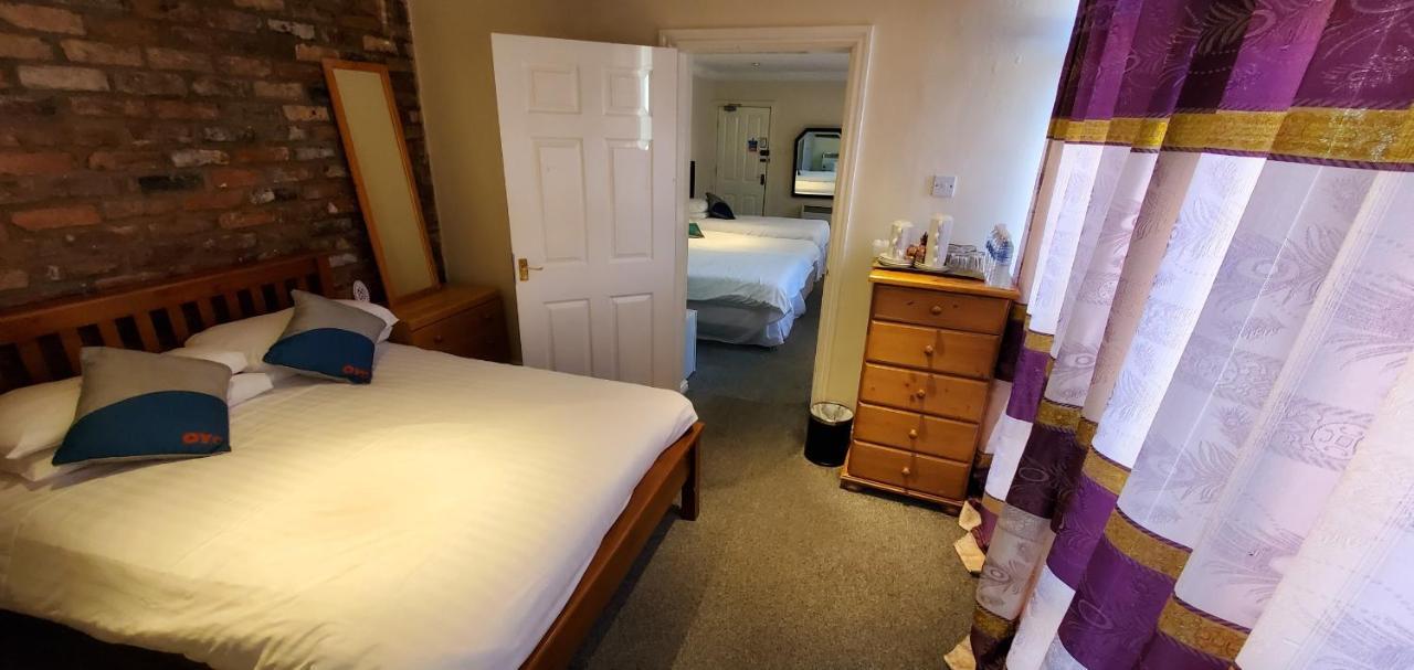 Diamonds Guest House York Bagian luar foto