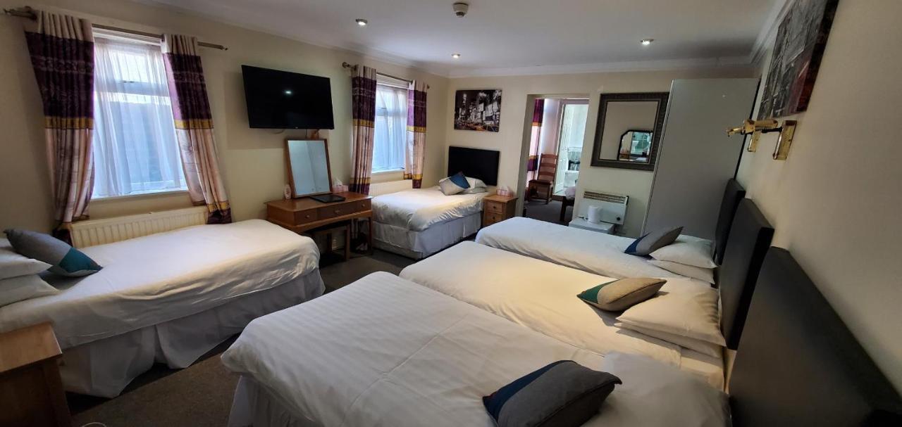 Diamonds Guest House York Bagian luar foto