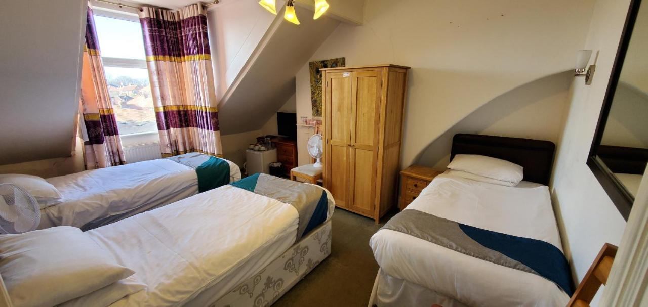 Diamonds Guest House York Bagian luar foto