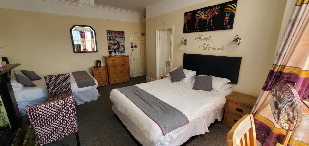 Diamonds Guest House York Bagian luar foto