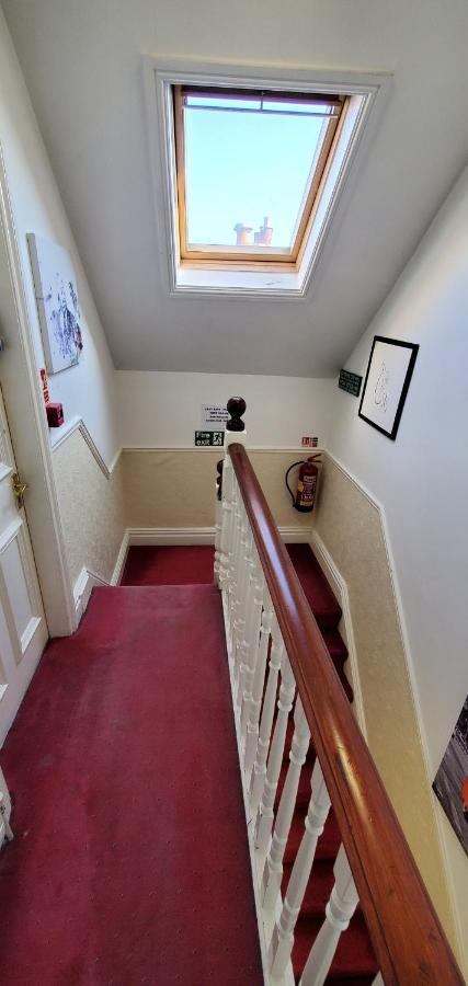 Diamonds Guest House York Bagian luar foto