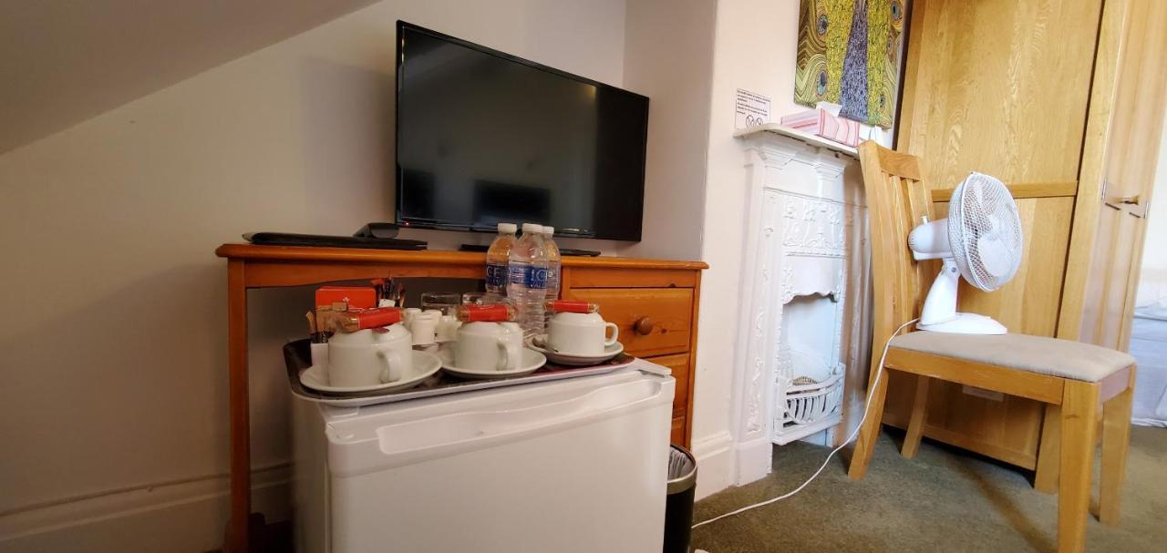 Diamonds Guest House York Bagian luar foto