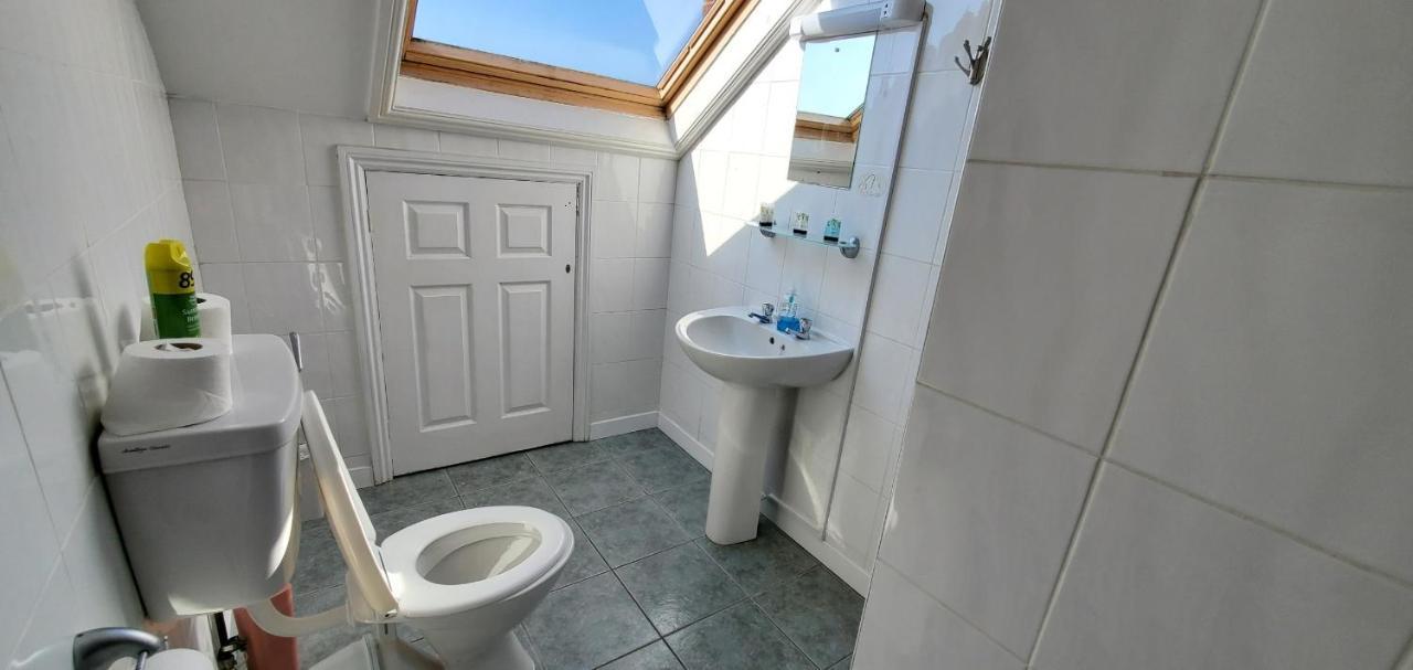 Diamonds Guest House York Bagian luar foto