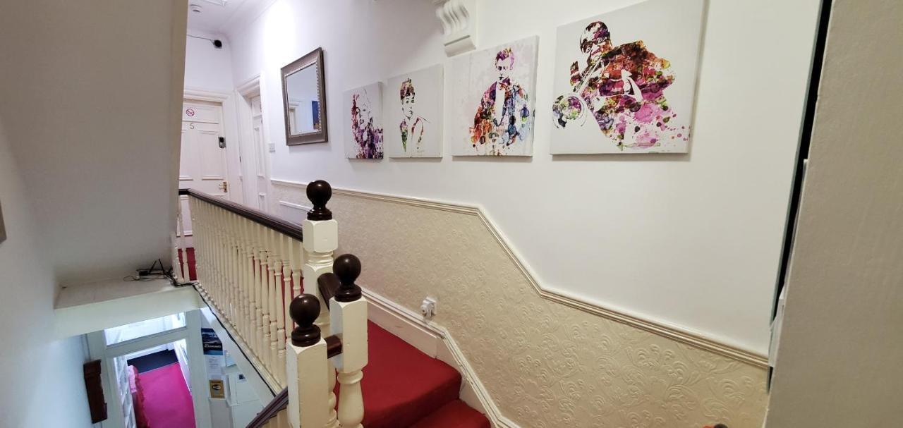 Diamonds Guest House York Bagian luar foto