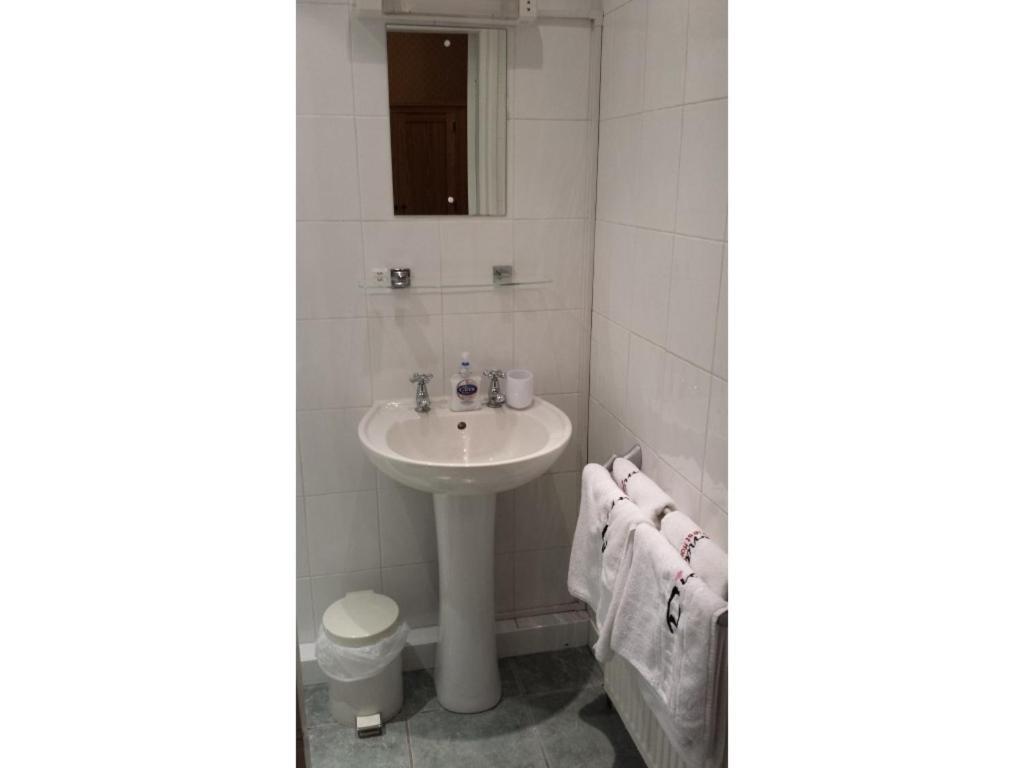 Diamonds Guest House York Bagian luar foto