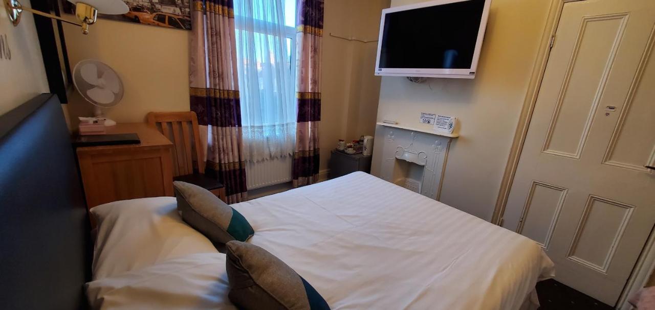 Diamonds Guest House York Bagian luar foto