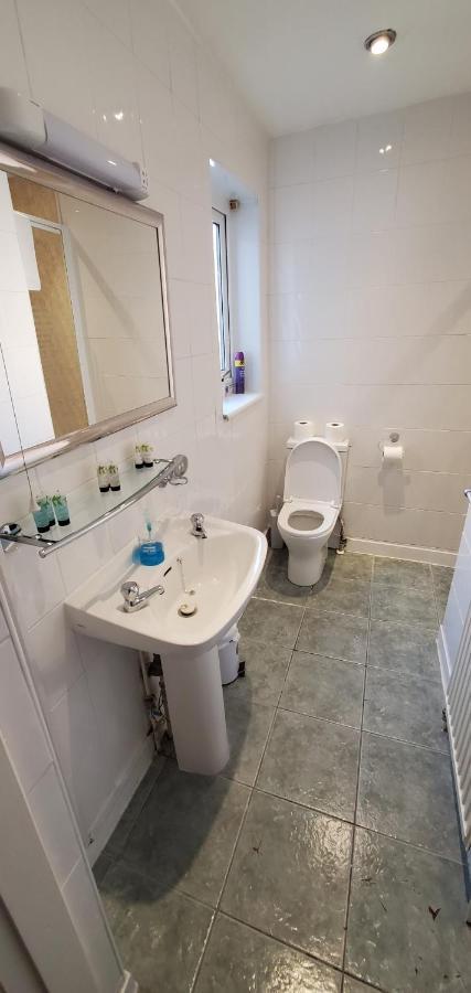 Diamonds Guest House York Bagian luar foto