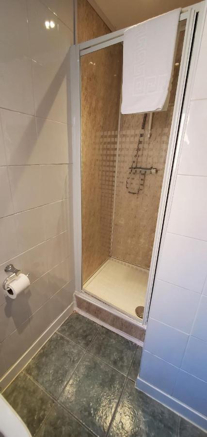 Diamonds Guest House York Bagian luar foto
