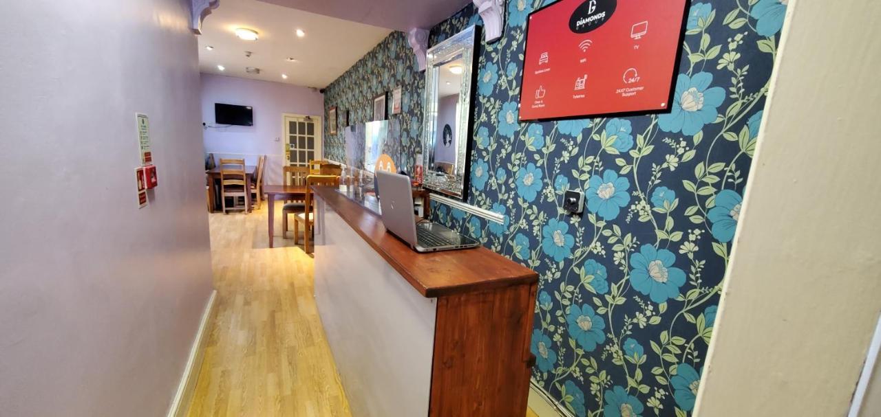 Diamonds Guest House York Bagian luar foto
