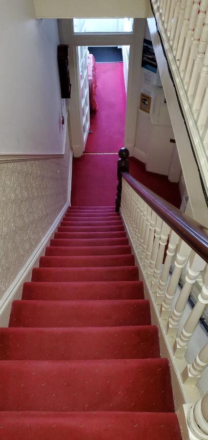 Diamonds Guest House York Bagian luar foto