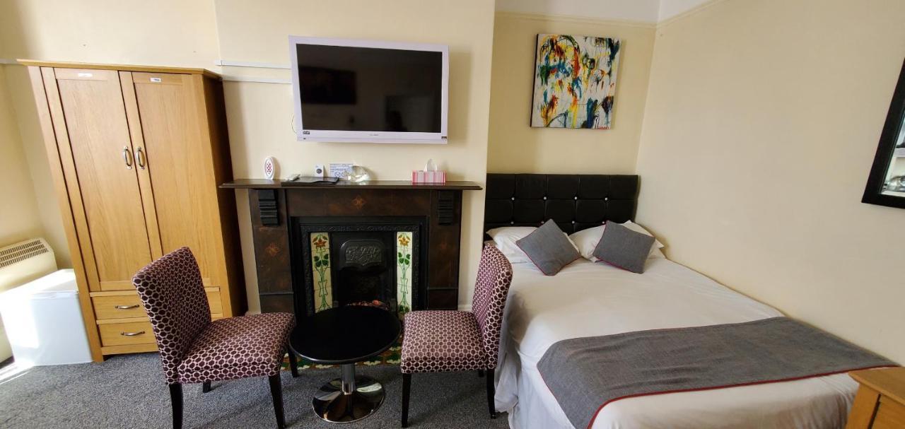 Diamonds Guest House York Bagian luar foto
