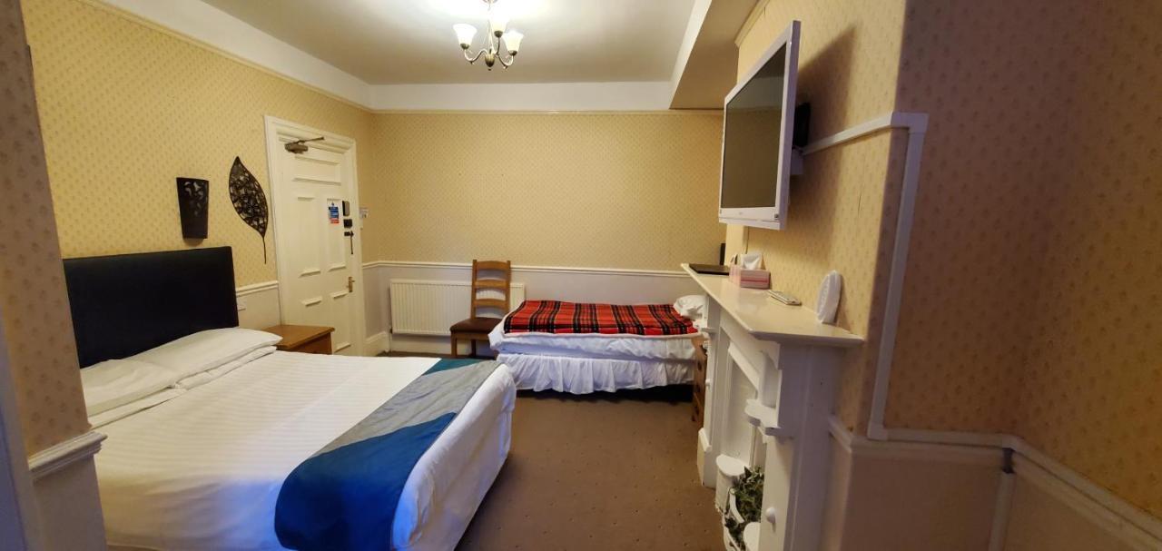 Diamonds Guest House York Bagian luar foto