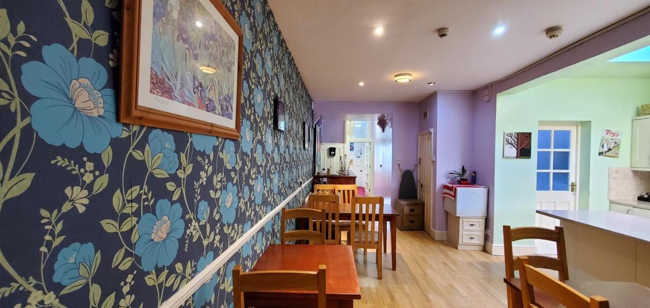 Diamonds Guest House York Bagian luar foto