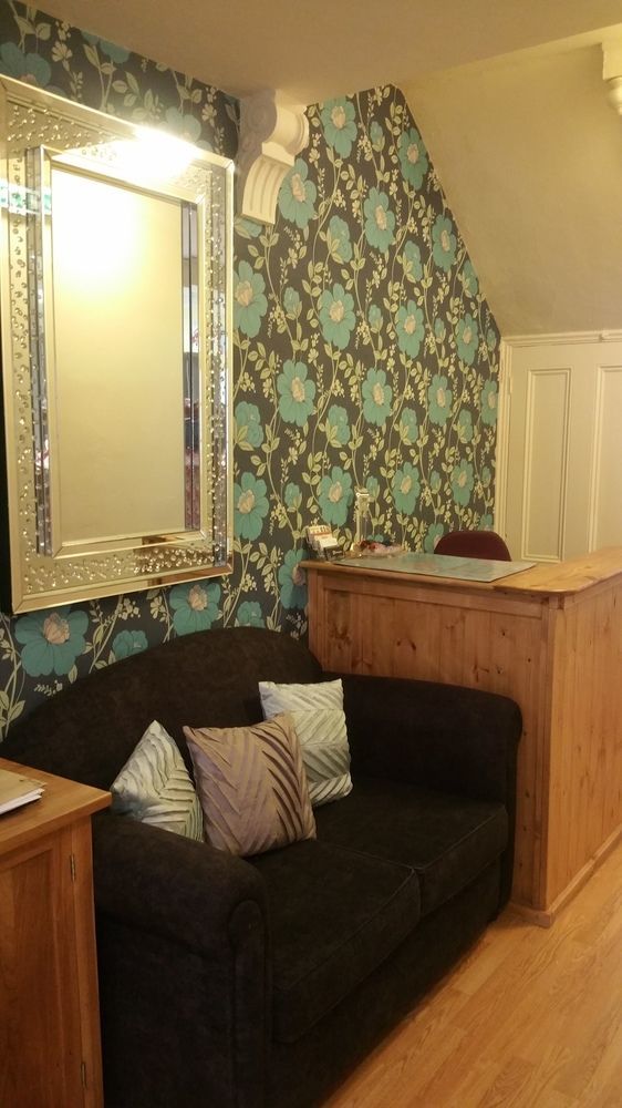 Diamonds Guest House York Bagian luar foto